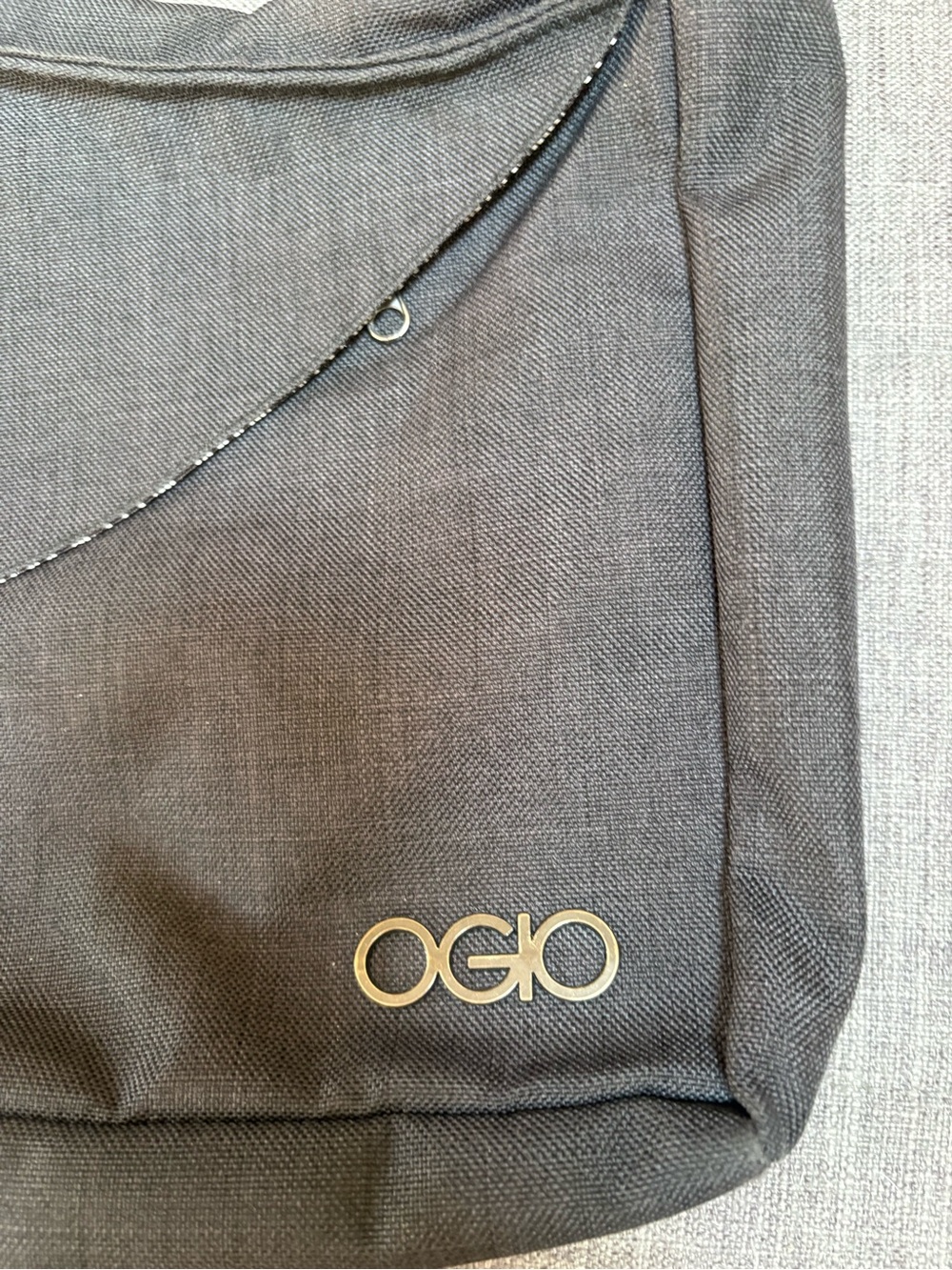 OGIO Brooklyn Messenger Crossbody Bag in Charcoal Gray NWOT - Picture 3 of 12